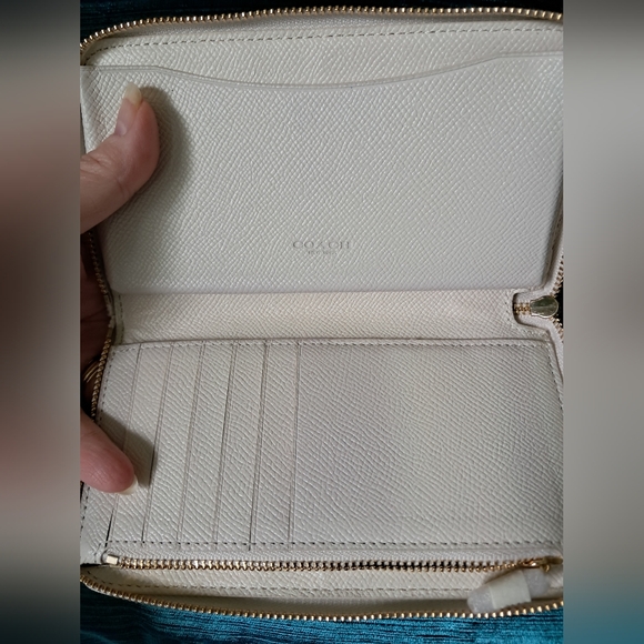 NWT Coach Gold Chalk Discontinued Leather Limited Edition Long Zip Around Wallet - Picture 8 of 13